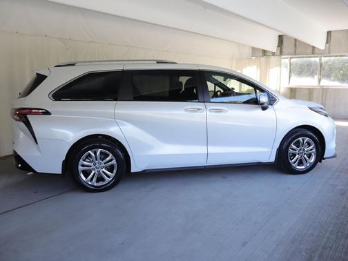 Wind Chill Pearl 2024 Toyota Sienna Platinum