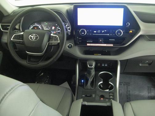 2025 Toyota Highlander Hybrid XLE
