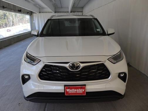 Wind Chill Pearl 2023 Toyota Highlander XLE