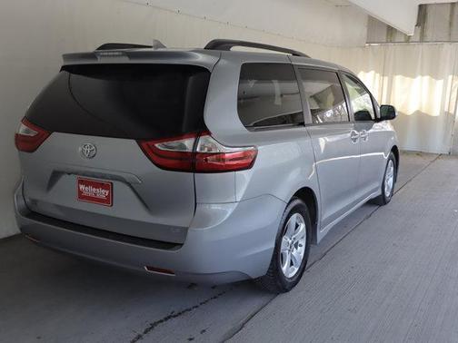 Silver Sky Metallic 2018 Toyota Sienna LE