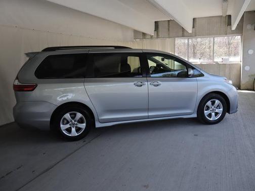 Silver Sky Metallic 2018 Toyota Sienna LE