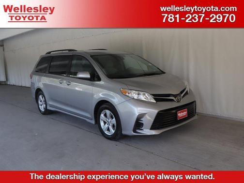 Silver Sky Metallic 2018 Toyota Sienna LE