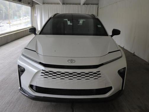 Oxygen White 2026 Toyota Crown Signia Limited