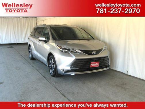 2025 Toyota Sienna Platinum