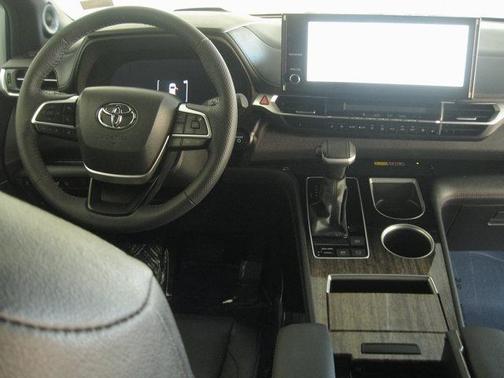 2025 Toyota Sienna Platinum
