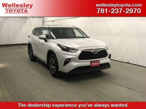 2022 Toyota Highlander Hybrid XLE