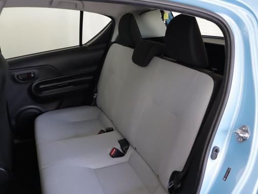 Sparkling Sea Metallic 2015 Toyota Prius c One