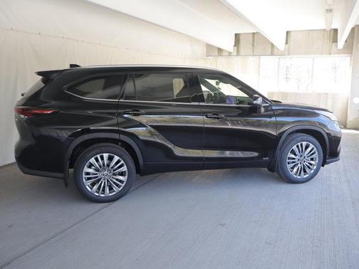 Midnight Black Metallic 2026 Toyota Highlander Hybrid Platinum