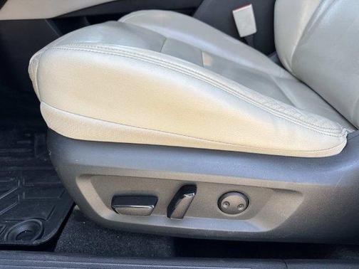 White 2021 Nissan Rogue SL