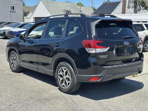 Crystal Black Silica 2019 Subaru Forester Premium