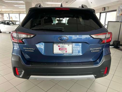 2022 Subaru Outback Touring