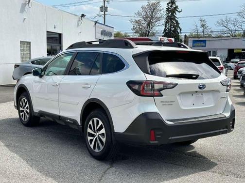 Crystal White Pearl 2022 Subaru Outback Premium