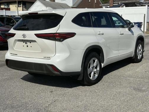 White 2020 Toyota Highlander LE