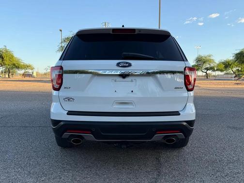 Oxford White 2018 Ford Explorer XLT