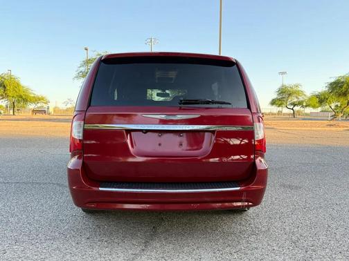 Brilliant Black Crystal Pearlcoat 2014 Chrysler Town & Country Touring-L