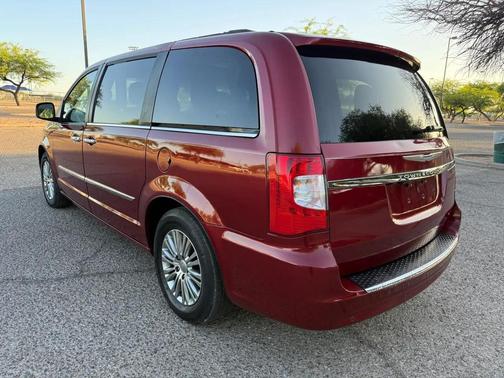 Brilliant Black Crystal Pearlcoat 2014 Chrysler Town & Country Touring-L