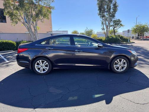 2011 Hyundai SONATA Limited