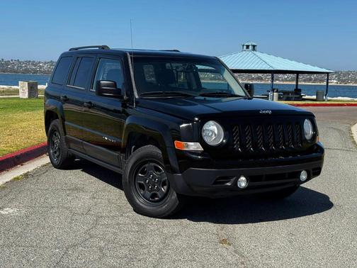 Black Clearcoat 2014 Jeep Patriot Sport