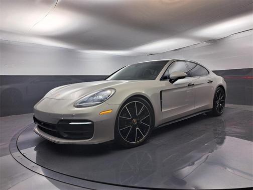 2022 Porsche Panamera Base (PDK)