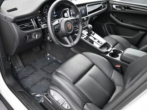 2024 Porsche Macan Base (PDK)