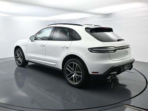 2024 Porsche Macan Base (PDK)
