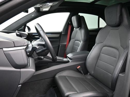 Jet Black 2025 Porsche Macan 4S