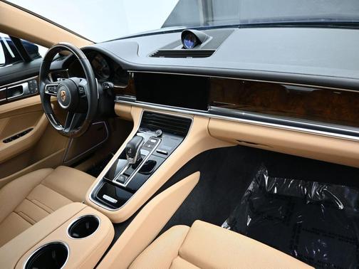 2023 Porsche Panamera Platinum Edition