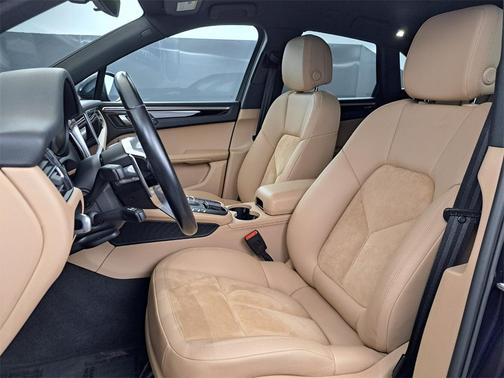 2021 Porsche Macan Base