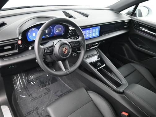 Ice Grey Metallic 2025 Porsche Macan Base