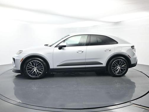 Ice Grey Metallic 2025 Porsche Macan Base