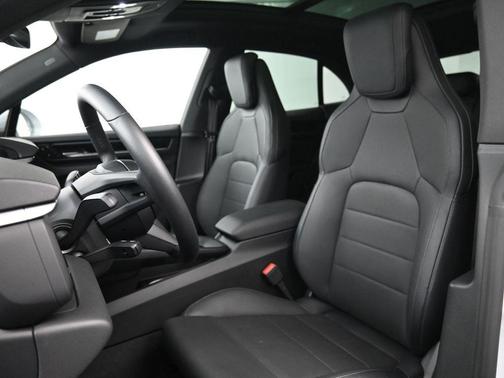 Ice Grey Metallic 2025 Porsche Macan Base