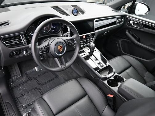 2023 Porsche Macan 