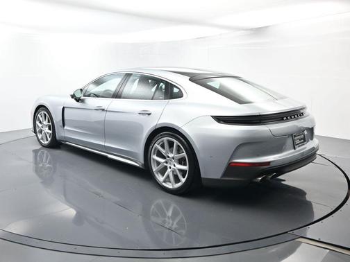 2024 Porsche Panamera 4