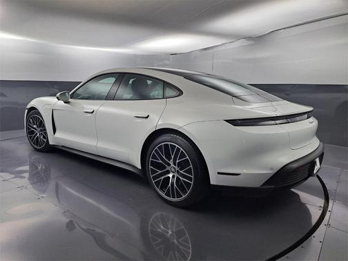 2022 Porsche Taycan Base