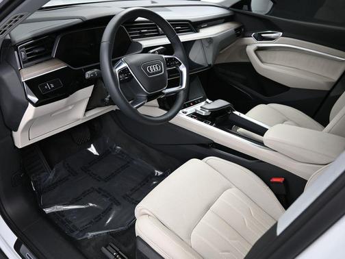 2021 Audi e-tron Prestige