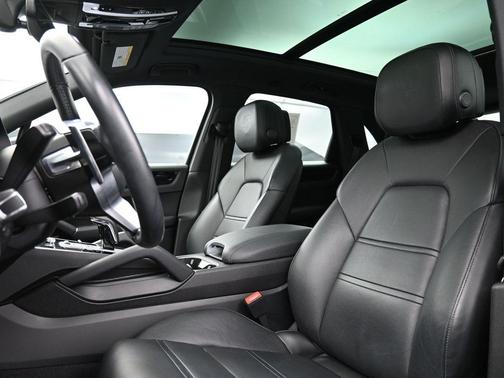 2023 Porsche Cayenne Platinum Edition