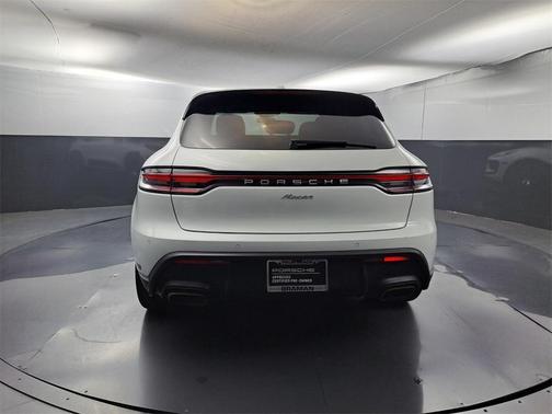 2022 Porsche Macan Base