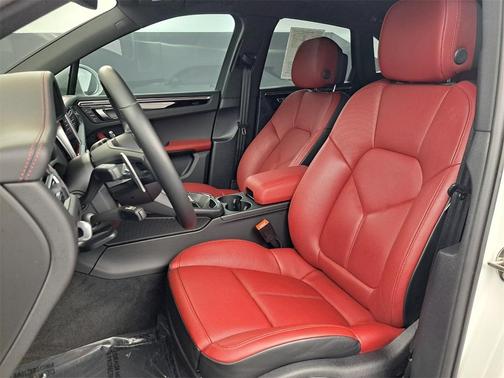 2022 Porsche Macan Base