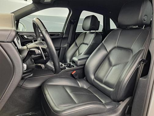 2022 Porsche Macan S