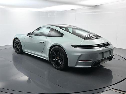 2025 Porsche 911 Carrera