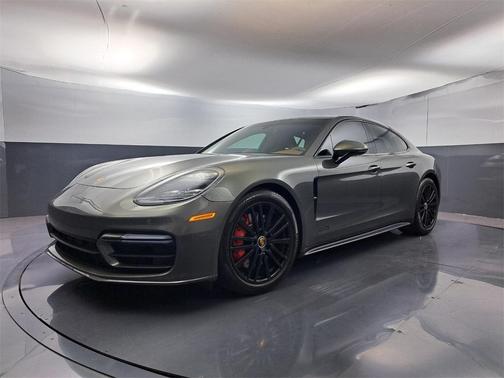 2022 Porsche Panamera GTS