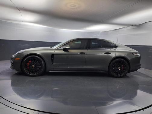 2022 Porsche Panamera GTS
