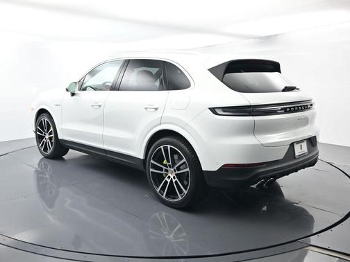 2026 Porsche Cayenne AWD