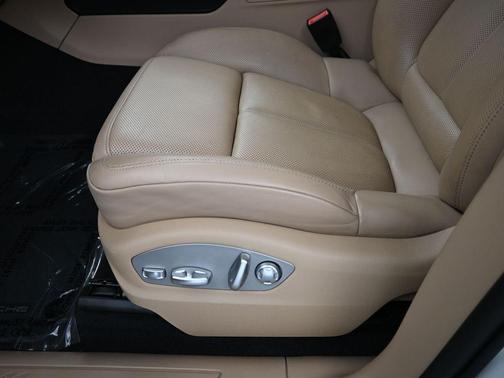 2022 Porsche Macan Base