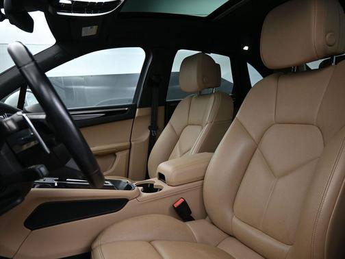 2022 Porsche Macan Base