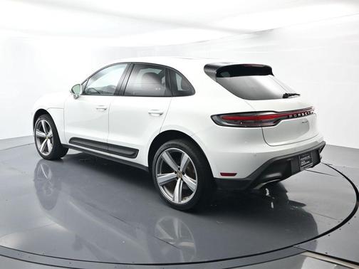 2022 Porsche Macan Base