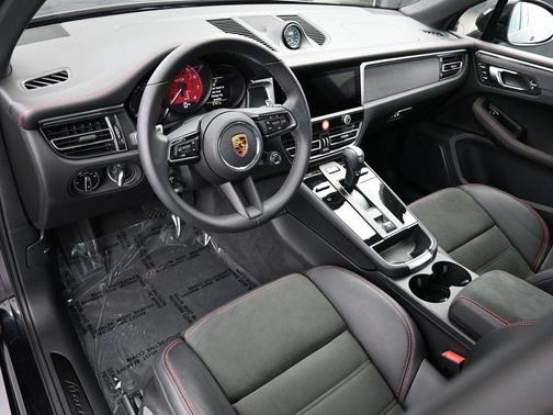 2025 Porsche Macan GTS