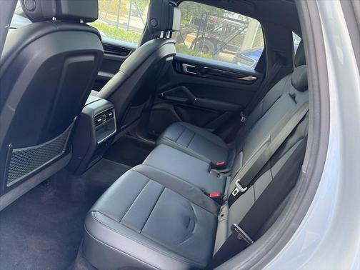 2023 Porsche Cayenne 