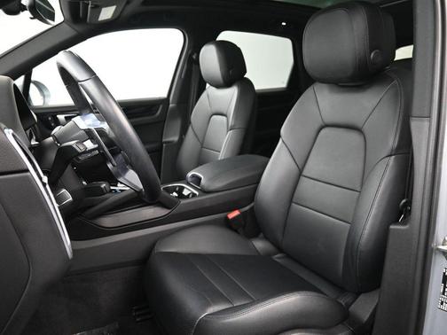 2023 Porsche Cayenne Base (Tiptronic)