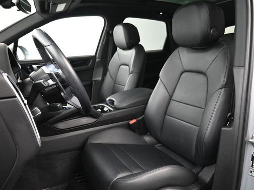 2023 Porsche Cayenne Base (Tiptronic)